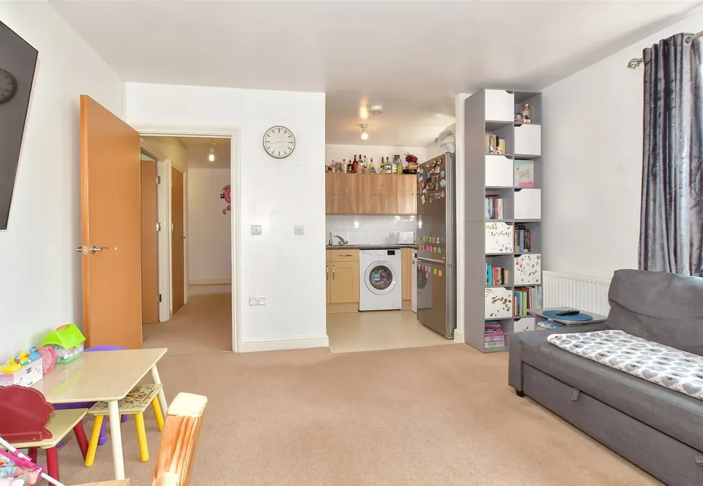 Lounge - Commonwealth Drive, Three Bridges, Crawley, West Sussex - Wards of Kent