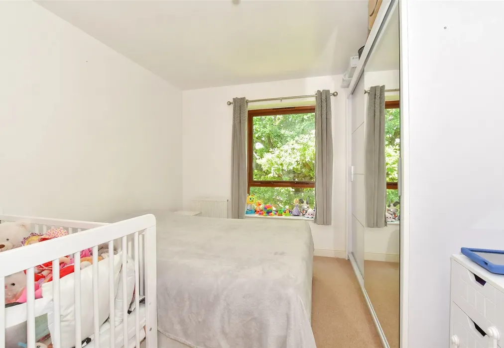 Bedroom 1 - Commonwealth Drive, Three Bridges, Crawley, West Sussex - Wards of Kent