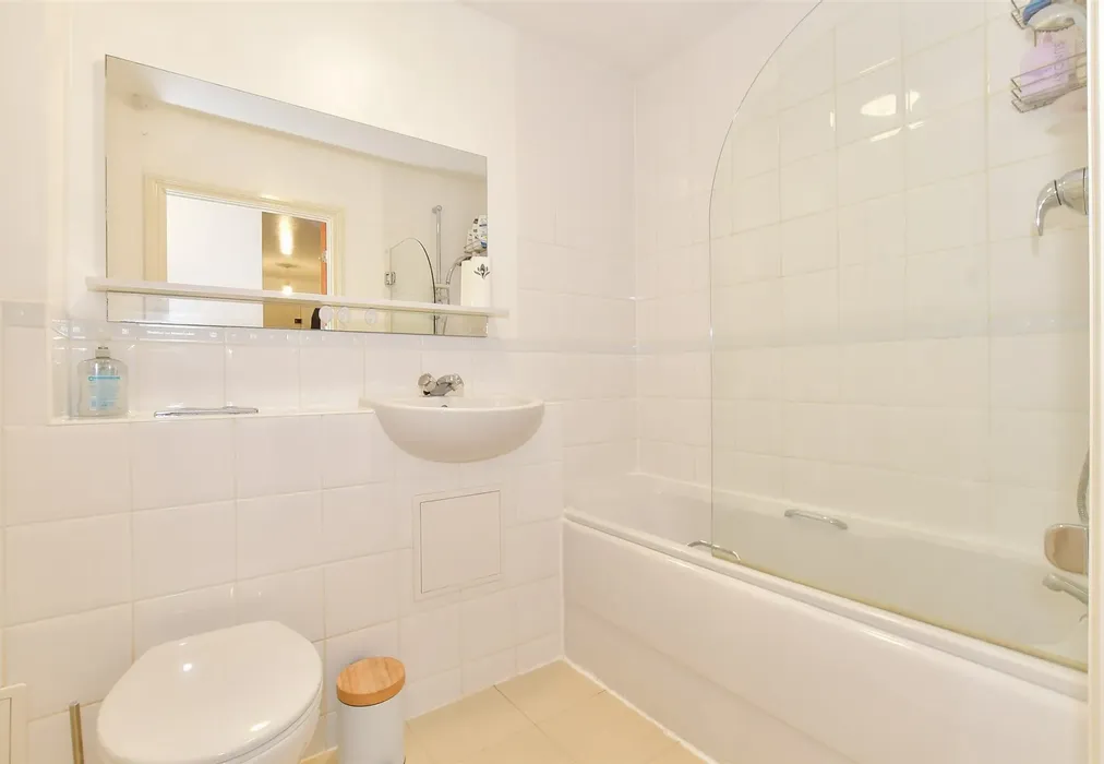 Bathroom - Commonwealth Drive, Three Bridges, Crawley, West Sussex - Wards of Kent