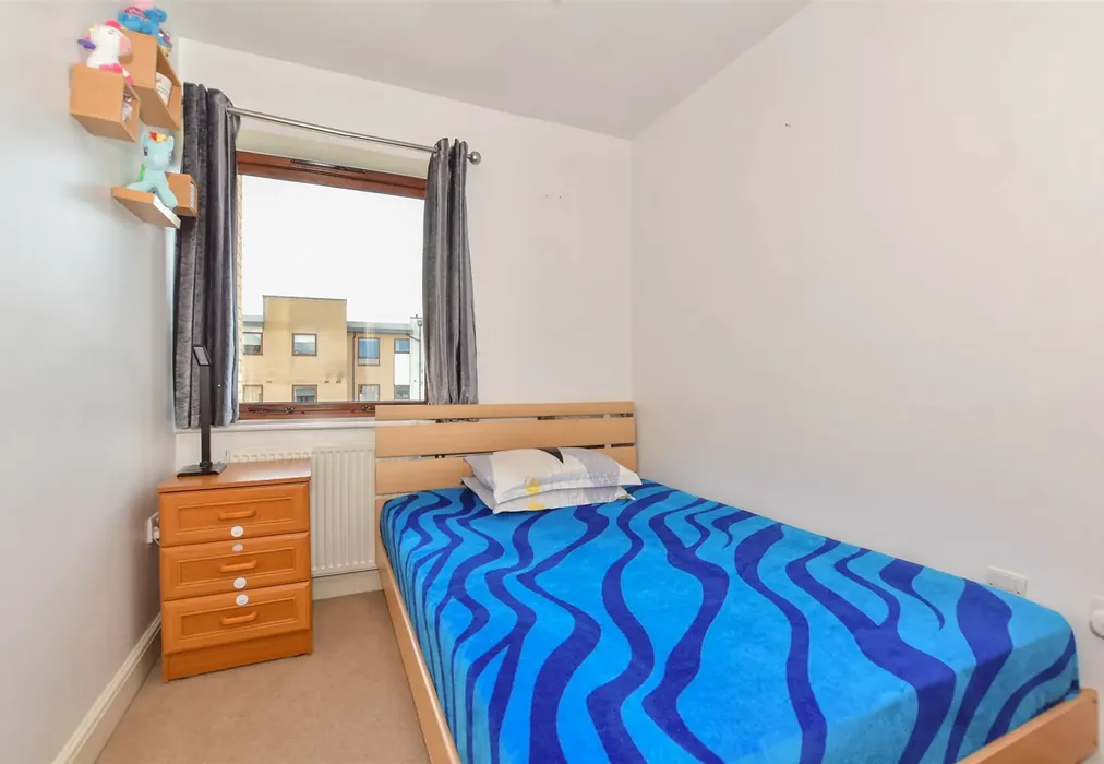 Bedroom 2 - Commonwealth Drive, Three Bridges, Crawley, West Sussex - Wards of Kent