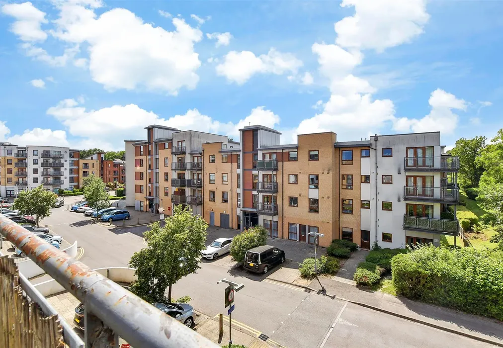 Views To Front - Commonwealth Drive, Three Bridges, Crawley, West Sussex - Wards of Kent