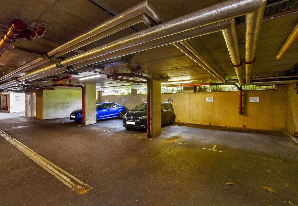 Driveway/Parking - Commonwealth Drive, Three Bridges, Crawley, West Sussex - Wards of Kent