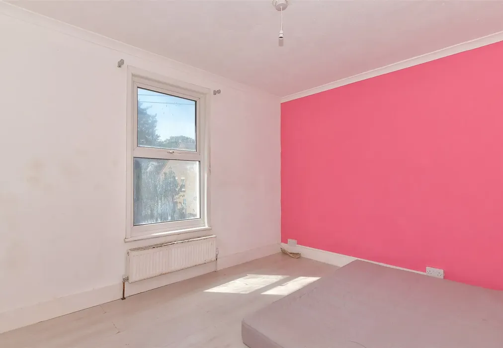 Bedroom 1 - Magpie Hall Road, Chatham, Kent - Wards of Kent