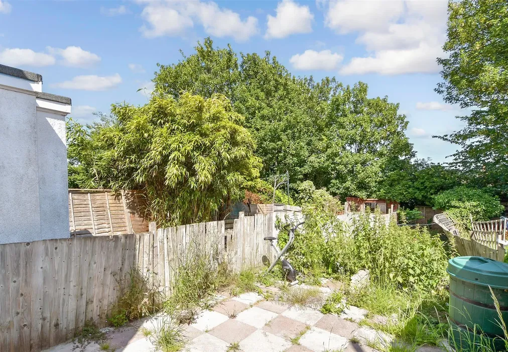 Rear Garden - Magpie Hall Road, Chatham, Kent - Wards of Kent