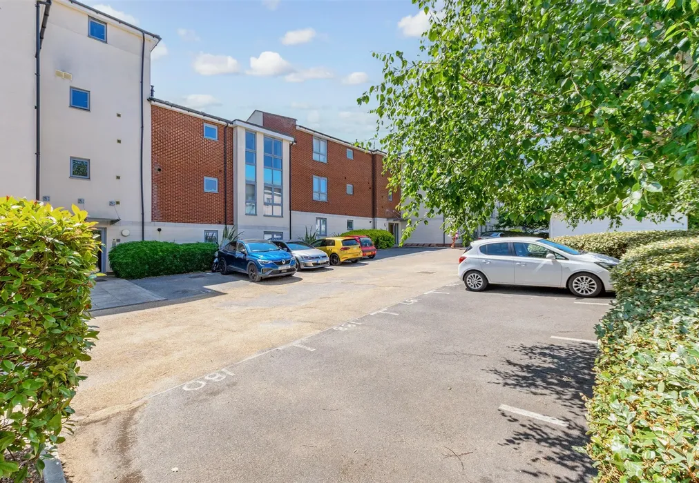 Driveway/Parking - Springhead Parkway, Northfleet, Gravesend, Kent - Wards of Kent