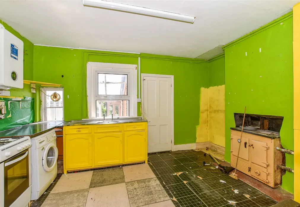 Kitchen - Hartley Road, Cranbrook, Kent - Wards of Kent