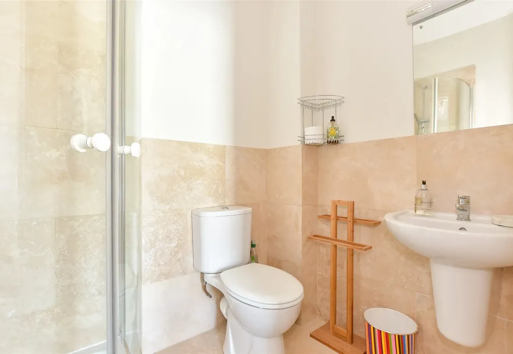 En-Suite - Hambrough Road, Ventnor, Isle of Wight - Wards of Kent