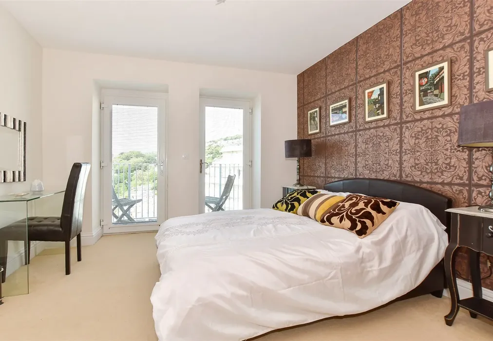 Bedroom 1 - Hambrough Road, Ventnor, Isle of Wight - Wards of Kent