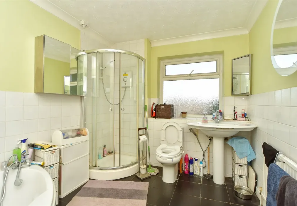 En-Suite Bathroom - Borden Lane, Sittingbourne, Kent - Wards of Kent