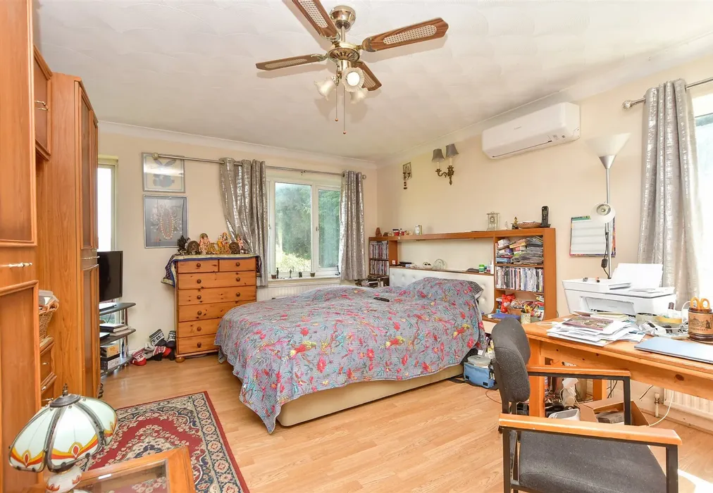 Bedroom 1 - Borden Lane, Sittingbourne, Kent - Wards of Kent