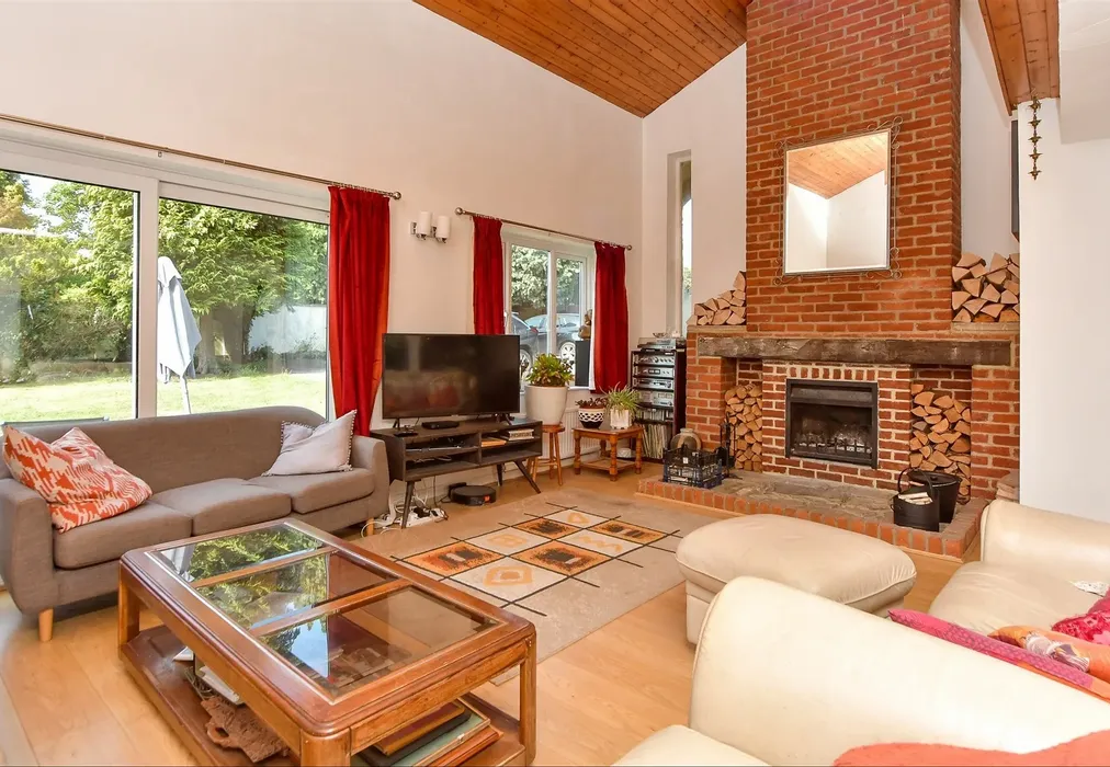 Lounge - Borden Lane, Sittingbourne, Kent - Wards of Kent