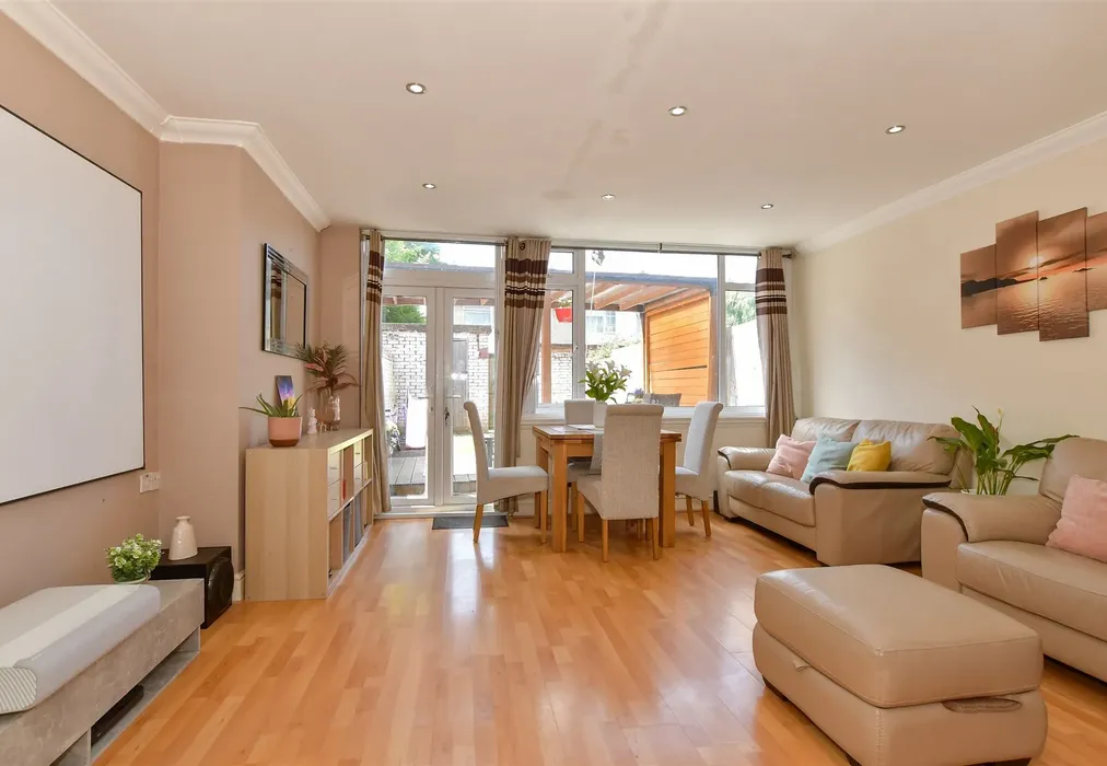 Lounge/Diner - Chatham Grove, Chatham, Kent - Wards of Kent