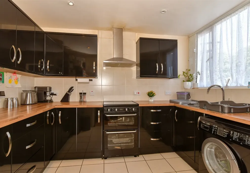 Kitchen - Chatham Grove, Chatham, Kent - Wards of Kent