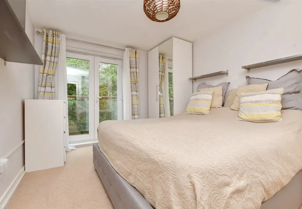 Bedroom 1 - Godstone Road, Kenley, Surrey - Wards of Kent
