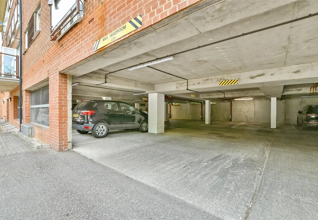 Driveway/Parking - Godstone Road, Kenley, Surrey - Wards of Kent