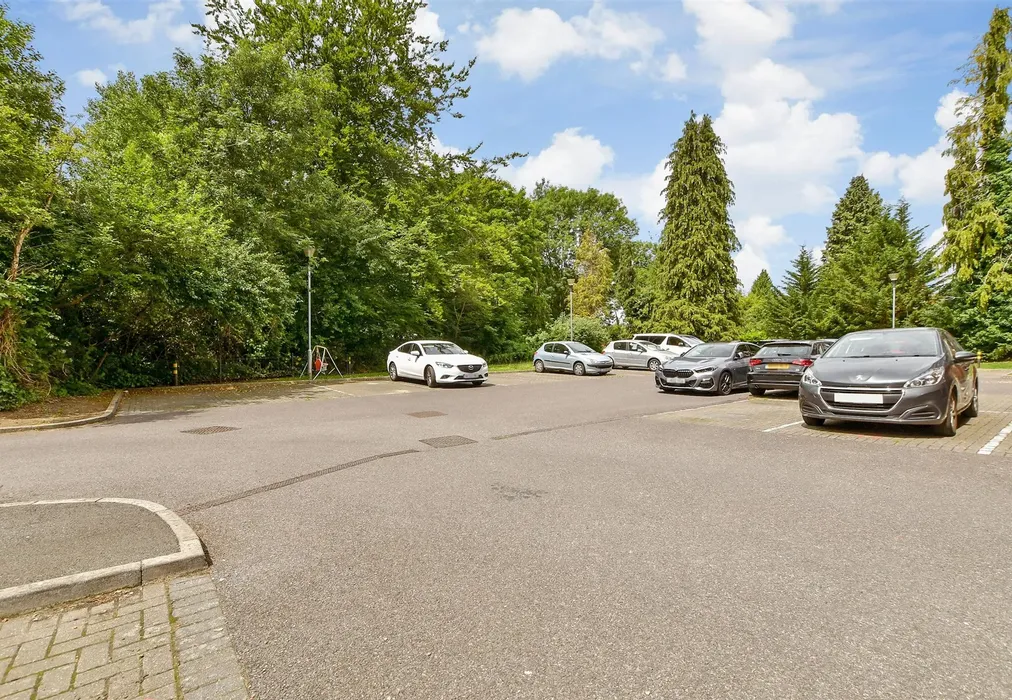 Driveway/Parking - Godstone Road, Kenley, Surrey - Wards of Kent