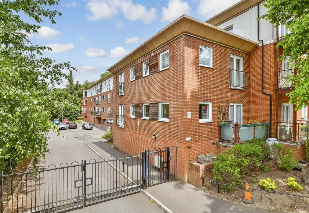 External (Web) - Godstone Road, Kenley, Surrey - Wards of Kent