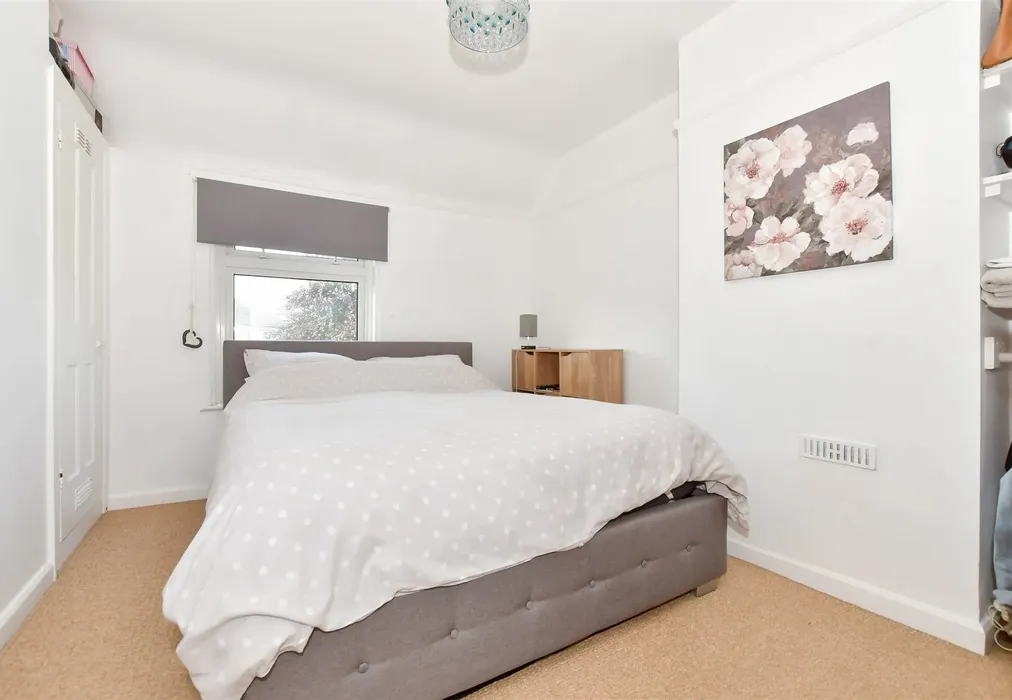 Bedroom 1 - Mill Lane, Eastry, Sandwich, Kent - Wards of Kent