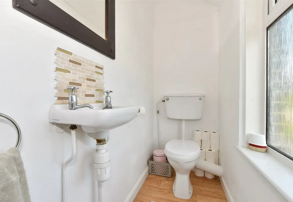 Cloakroom - Mill Lane, Eastry, Sandwich, Kent - Wards of Kent