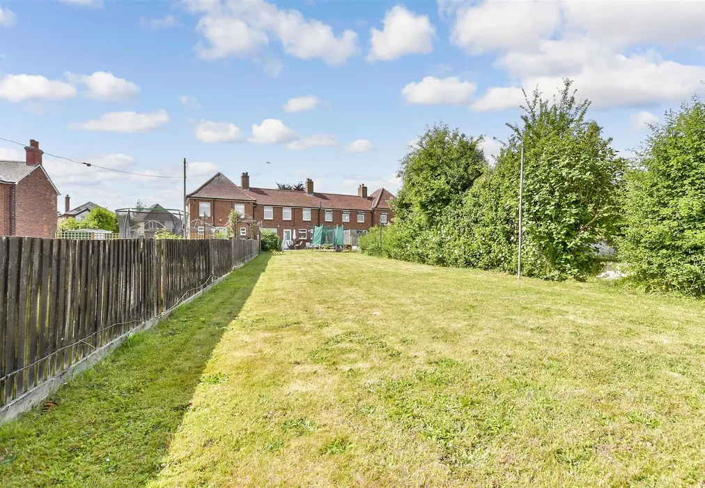 Rear Garden - Mill Lane, Eastry, Sandwich, Kent - Wards of Kent