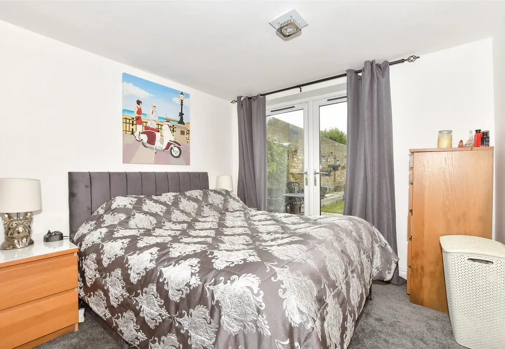 Annexe Bedroom - Pembroke Avenue, Margate, Kent - Wards of Kent