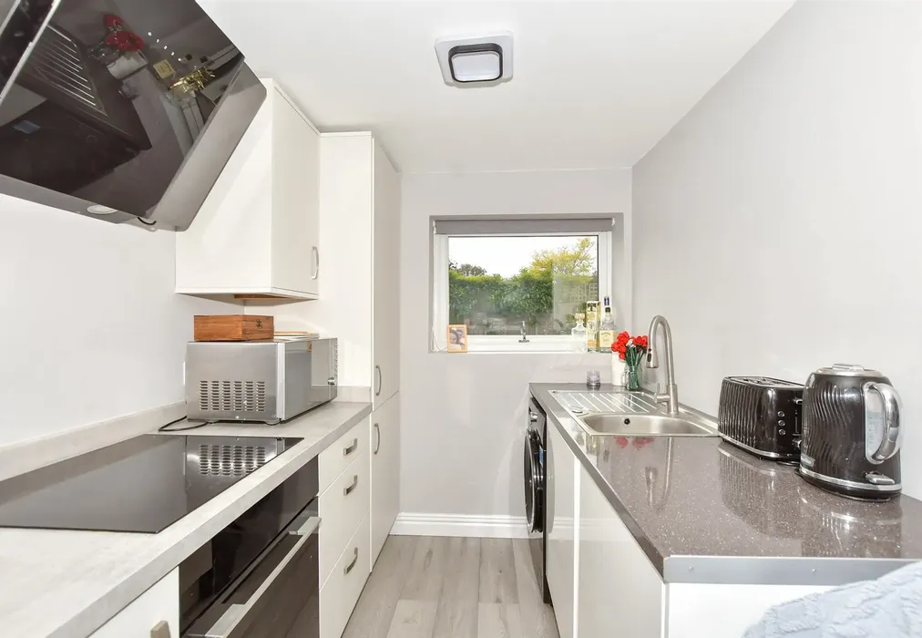Annexe Kitchen - Pembroke Avenue, Margate, Kent - Wards of Kent