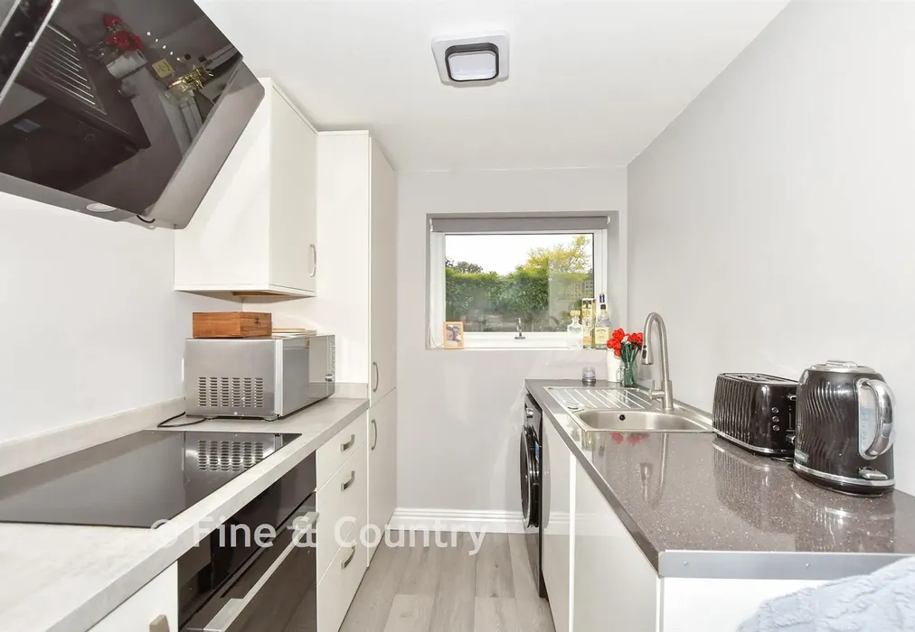 Annexe Kitchen - Pembroke Avenue, Margate, Kent - Wards of Kent