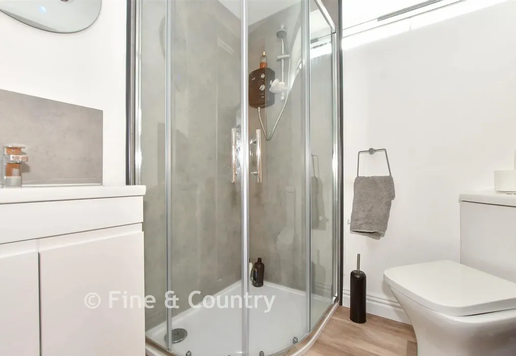 Annexe Shower Room - Pembroke Avenue, Margate, Kent - Wards of Kent