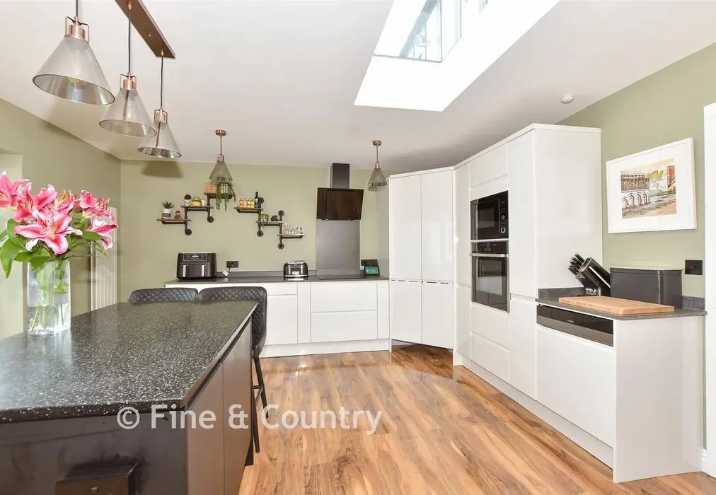 Kitchen/Breakfast Room - Pembroke Avenue, Margate, Kent - Wards of Kent
