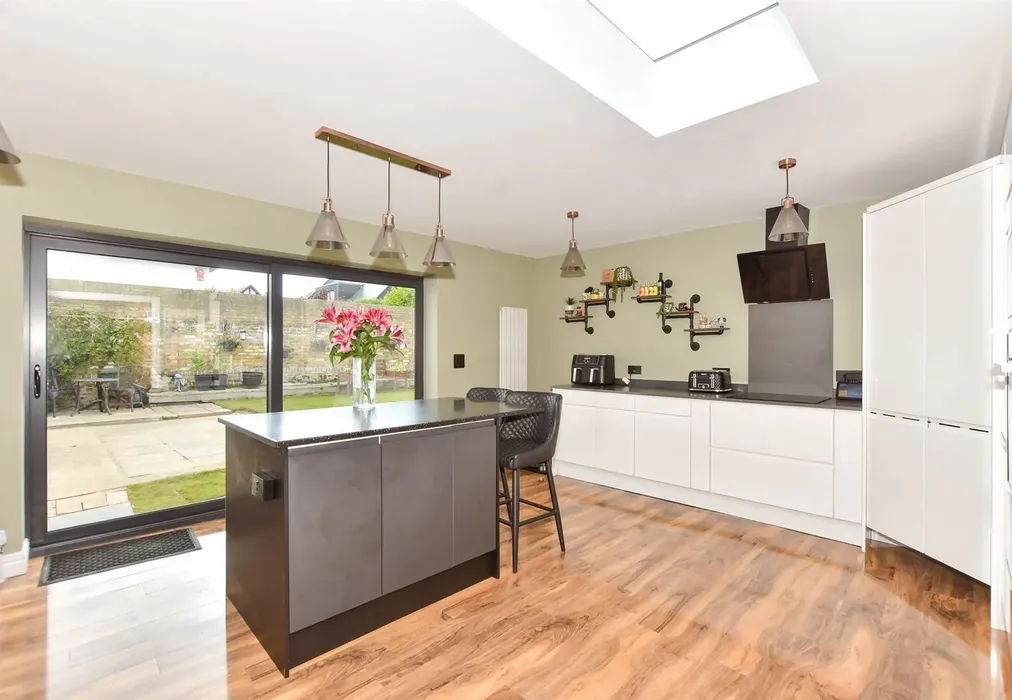 Kitchen/Breakfast Room - Pembroke Avenue, Margate, Kent - Wards of Kent