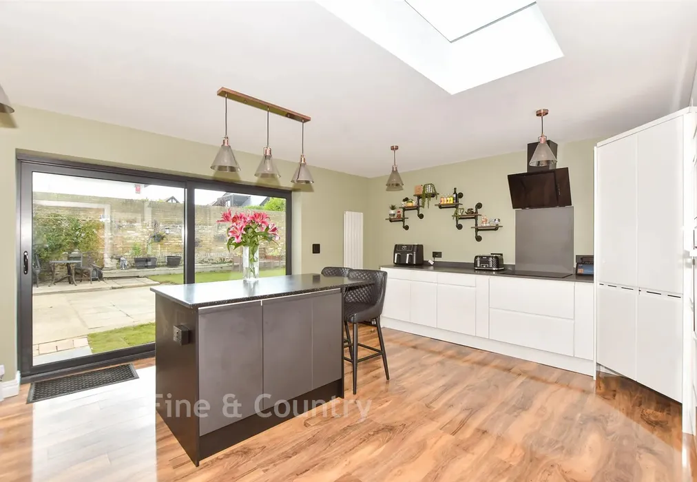 Kitchen/Breakfast Room - Pembroke Avenue, Margate, Kent - Wards of Kent