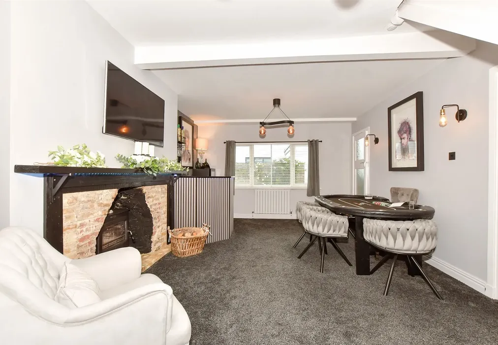Games Room - Pembroke Avenue, Margate, Kent - Wards of Kent