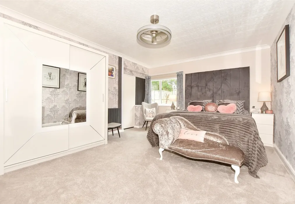 Main Bedroom - Pembroke Avenue, Margate, Kent - Wards of Kent