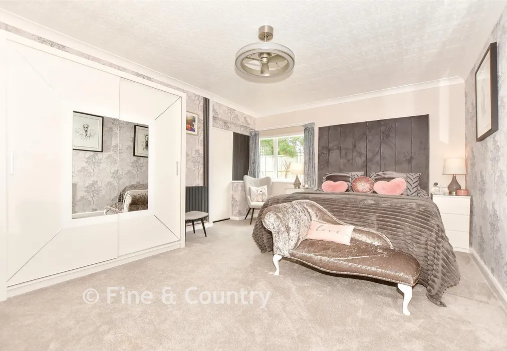 Main Bedroom - Pembroke Avenue, Margate, Kent - Wards of Kent