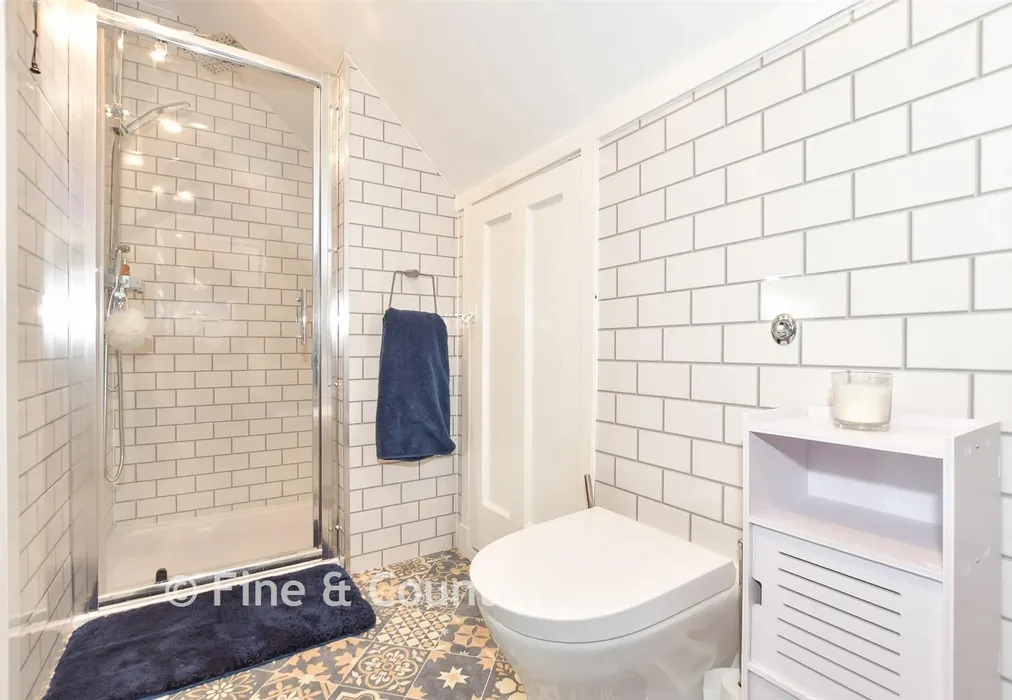 En-Suite Shower Room - Pembroke Avenue, Margate, Kent - Wards of Kent
