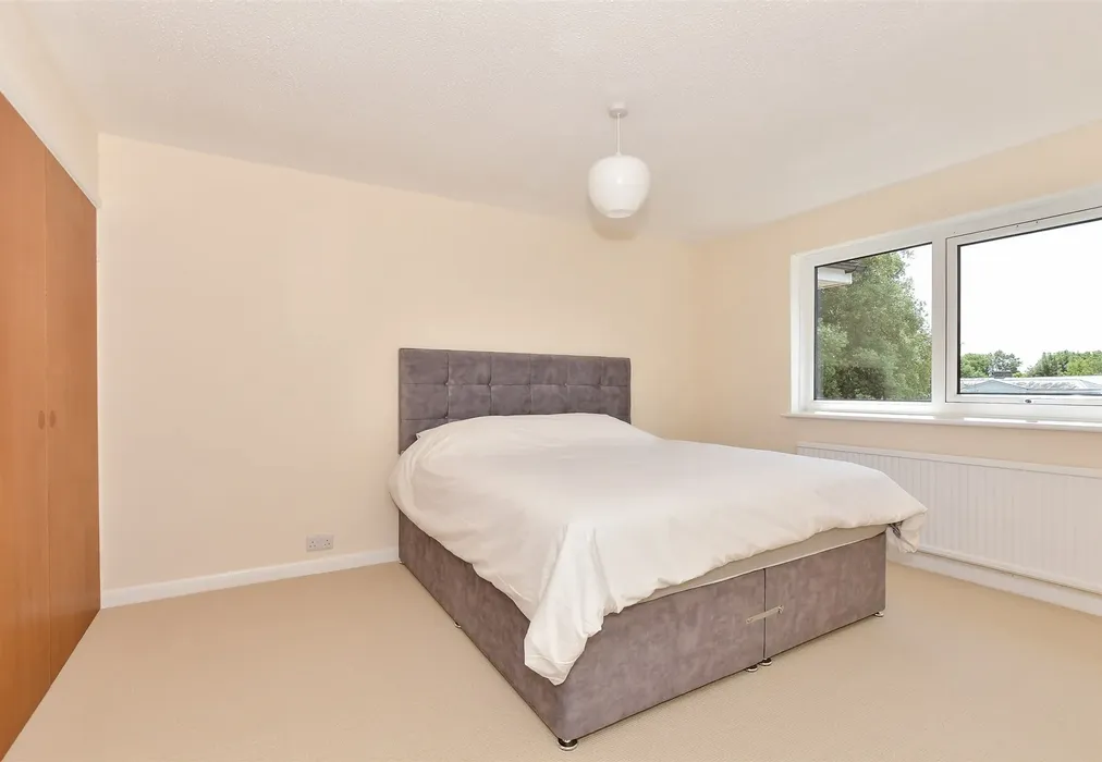 Bedroom 1 - Summer Hill, Harbledown, Canterbury, Kent - Wards of Kent