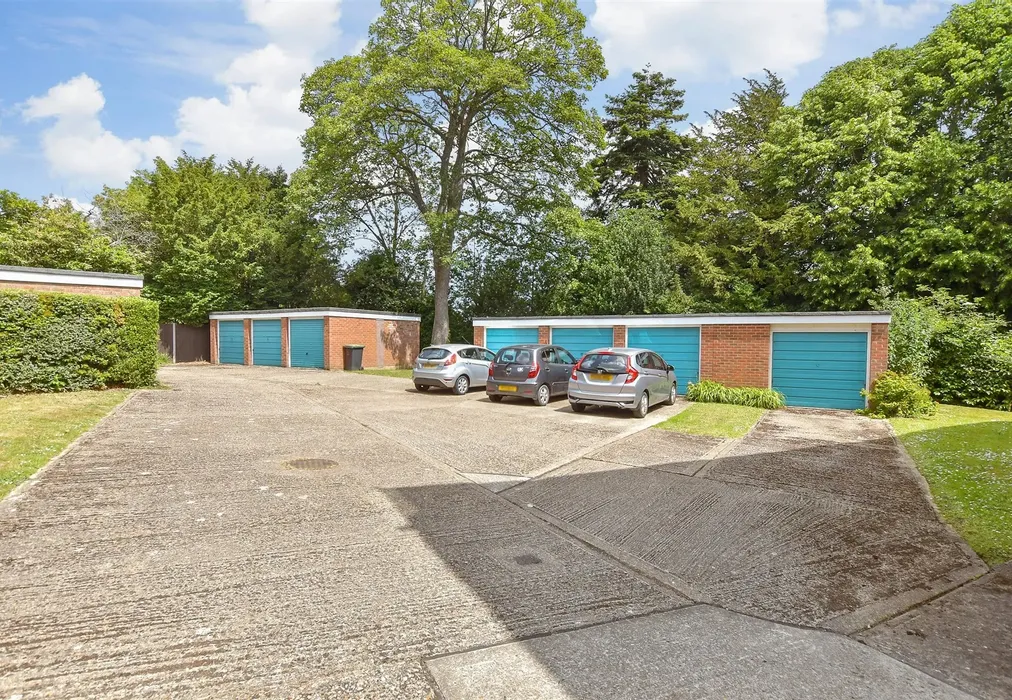 Garage - Summer Hill, Harbledown, Canterbury, Kent - Wards of Kent