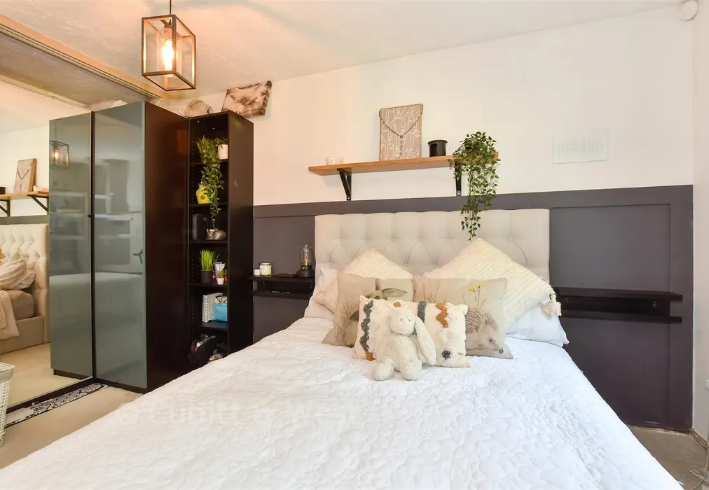 Bedroom - Bolton Road, Maidenbower, Crawley, West Sussex - Wards of Kent