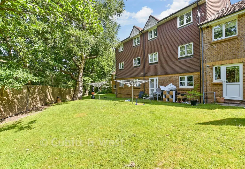 Communal Gardens - Bolton Road, Maidenbower, Crawley, West Sussex - Wards of Kent