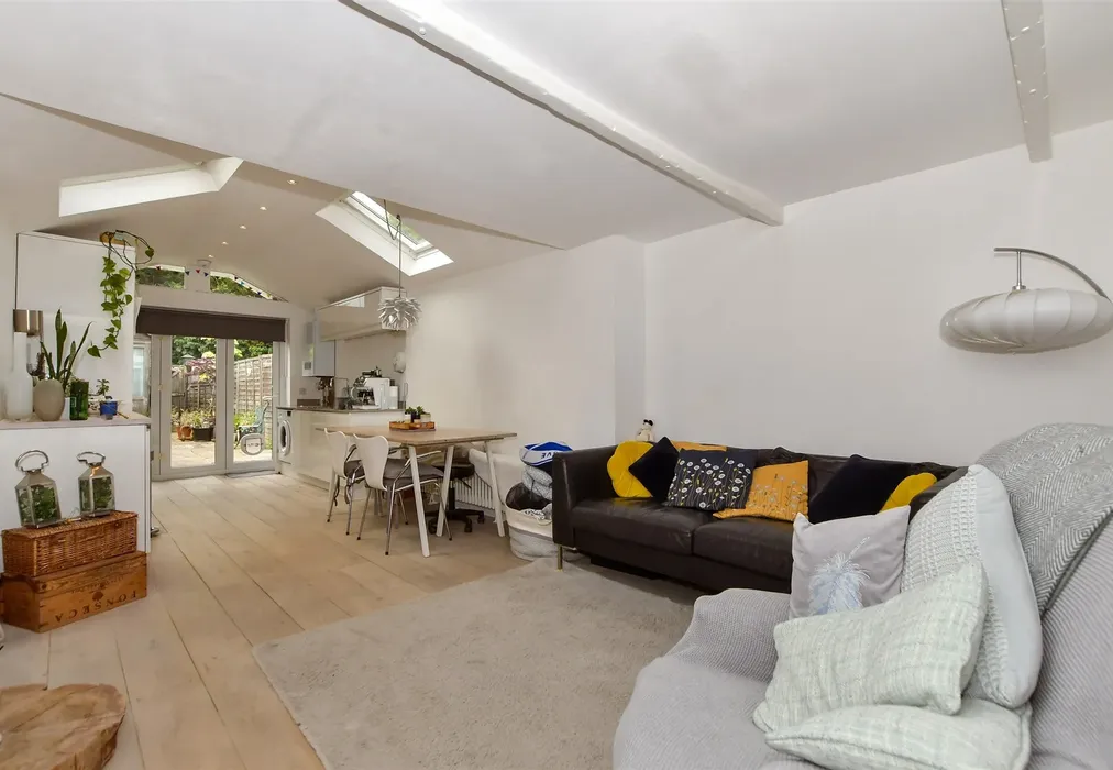 Lounge - Teston Road, Offham, West Malling, Kent - Wards of Kent