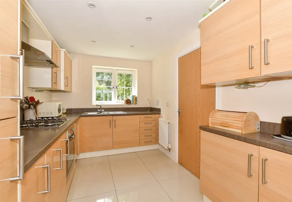 Kitchen - Flint Close, Horley, Surrey - Wards of Kent