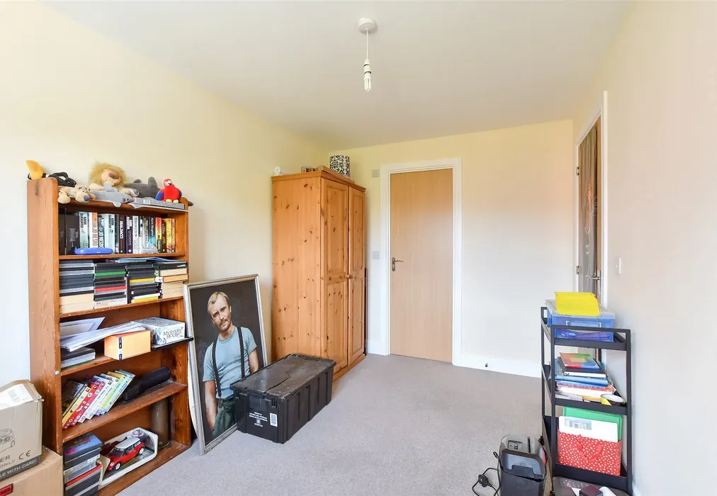 Bedroom 2 - Flint Close, Horley, Surrey - Wards of Kent
