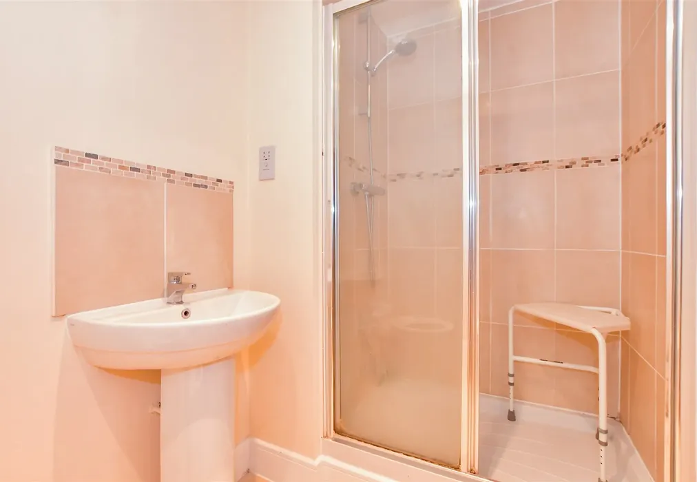 En-Suite Shower Room - Flint Close, Horley, Surrey - Wards of Kent