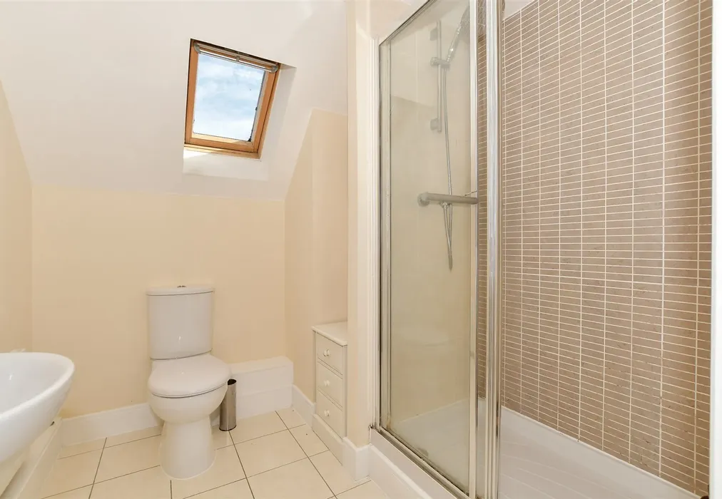 En-Suite Shower Room - Flint Close, Horley, Surrey - Wards of Kent