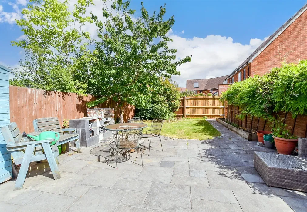 Rear Garden - Flint Close, Horley, Surrey - Wards of Kent