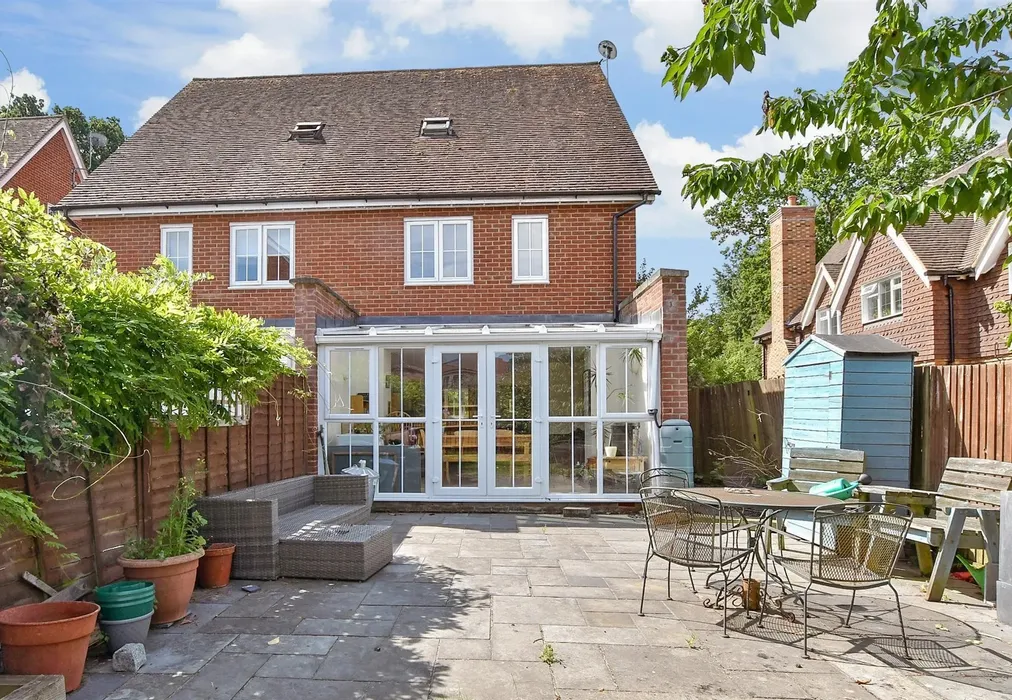 Rear Elevation - Flint Close, Horley, Surrey - Wards of Kent