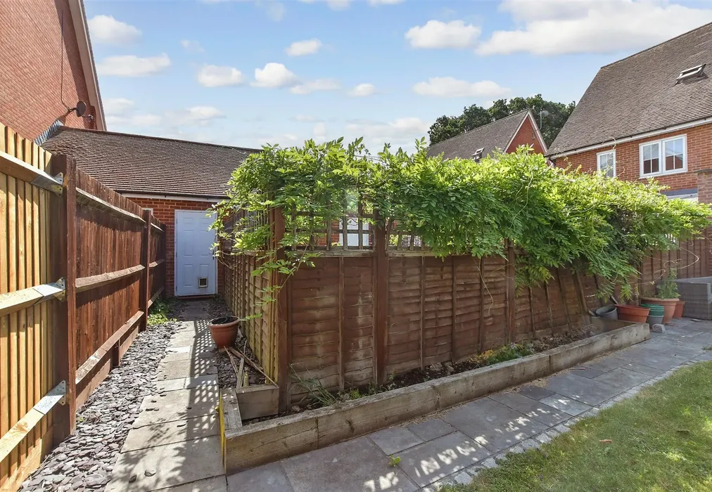 Rear Garden - Flint Close, Horley, Surrey - Wards of Kent