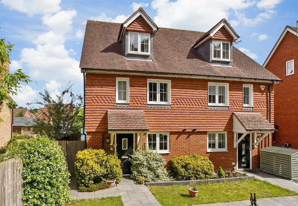 External (Web) - Flint Close, Horley, Surrey - Wards of Kent