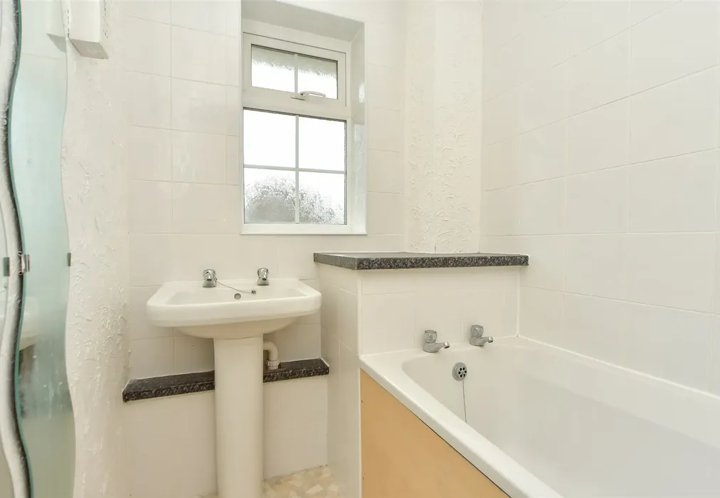 Bathroom - Macklands Way, Rainham, Kent - Wards of Kent
