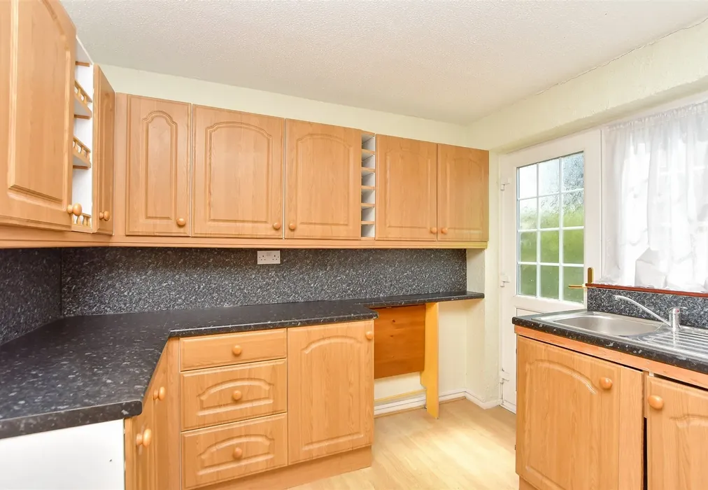 Kitchen - Macklands Way, Rainham, Kent - Wards of Kent